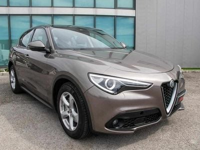 Usado Alfa Romeo Stelvio Super 180 HP (132 kW) 2018 Cinzento (metalizada) SUV