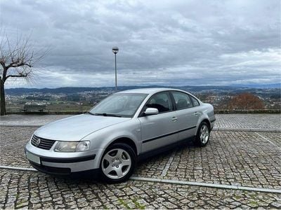 Usado 2000 VW Passat Sedan | € 3.000 (Caro)