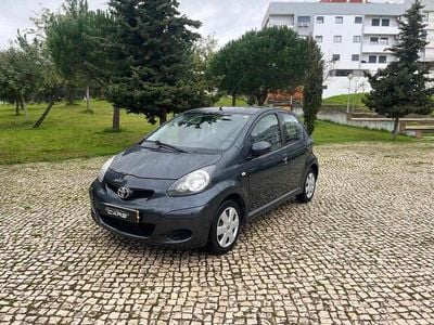 Usado Toyota Aygo 68 HP (50 kW) 2011 Cinzento Citadino