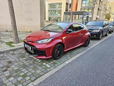 Vermelho Usado 2025 Toyota Yaris Citadino | € 57.900