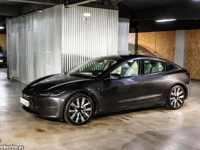 Cinza Usado 2024 Tesla Model 3 Sedan | € 43.500 (Caro)