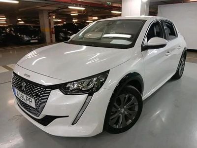 Branco Usado 2021 Peugeot e-208 Allure Citadino | € 17.990 (Preço justo)