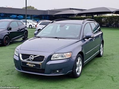 Cinza Usado 2011 Volvo V50 Carrinha | € 13.499