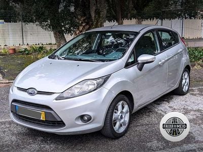Cinzento Usado 2011 Ford Fiesta Citadino | € 5.250 (Bom preço)