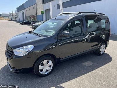 Usado Dacia Dokker 89 HP (65 kW) 2017 Preto Monovolume