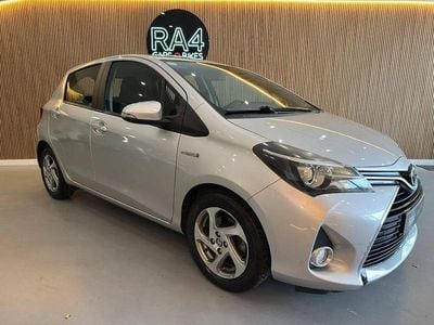 Cinza Usado 2016 Toyota Yaris Hybrid Active | € 16.900 (Preço justo)