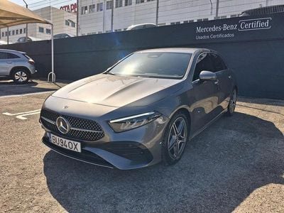 Cinza Usado 2025 Mercedes A180 AMG line Sedan | € 40.250 (Caro)