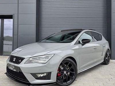 Usado Seat Leon FR 184 HP (135 kW) 2016 Cinzento Sedan