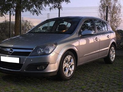 Usado Opel Astra Enjoy 90 HP (66 kW) 2006 Cinza Citadino