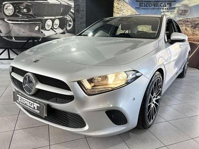 Cinzento Usado 2020 Mercedes A180 Business Citadino | € 23.600 (Preço justo)