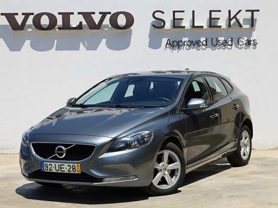 Usado Volvo V40 Kinetic 119 HP (87 kW) 2018 Cinzento Carrinha