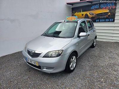 Usado Mazda 2 69 HP (50 kW) 2005 Cinza Citadino
