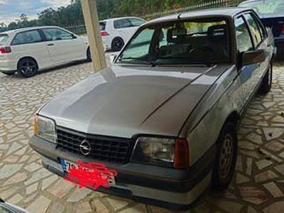 Usado Opel Ascona Exklusiv 1988 Sedan