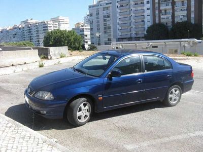 usado Toyota Avensis 1.6