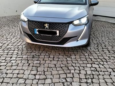 Peugeot e-208