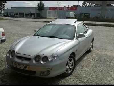 Usado Hyundai Coupé 114 HP (83 kW) 2001 Cinzento Coupé