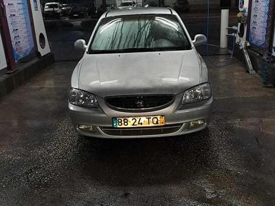 Cinzento Usado 2002 Hyundai Accent Citadino | € 1.450
