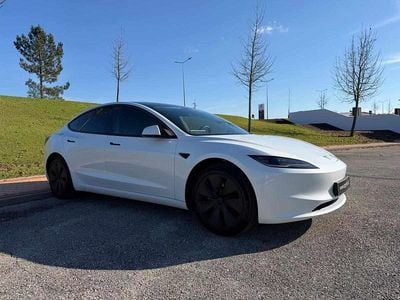Branco Usado 2025 Tesla Model 3 Sedan | € 35.950 (Bom preço)