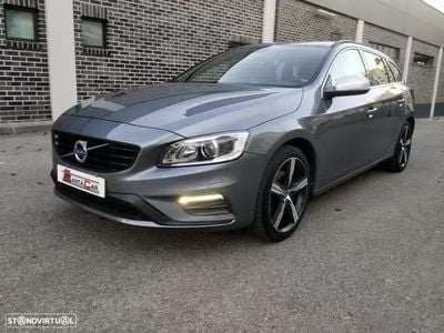 Usado Volvo V60 R-Design 120 HP (88 kW) 2017 Cinzento Carrinha