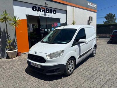Usado Ford Courier 75 HP (55 kW) 2017 Branco Monovolume