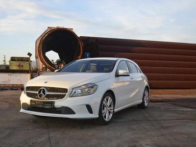 Branco Usado 2017 Mercedes A200 Urban Sedan | € 24.999