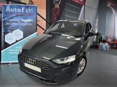 Cinzento (metalizado) Usado 2019 Audi A3 Sportback Sport Citadino | € 27.800