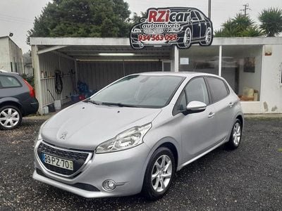 Cinza Usado 2015 Peugeot 208 Active Citadino | € 7.500 (Bom preço)