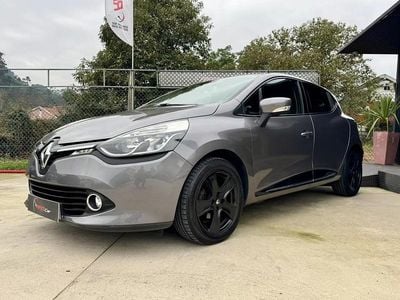 Cinza escuro Usado 2014 Renault Clio IV Dynamique | € 9.750 (Preço justo)