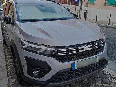 Cinzento Usado 2023 Dacia Jogger Monovolume | € 18.000 (Preço justo)