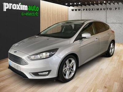 Usado Ford Focus 119 HP (87 kW) 2017 Cinzento