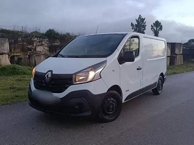 Usado Renault Trafic Zen 120 HP (88 kW) 2015 Branco Monovolume