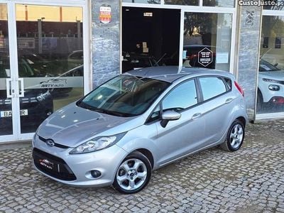 Usado Ford Fiesta Trend 82 HP (60 kW) 2010 Cinza Citadino