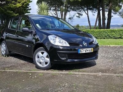 Usado Renault Clio II SE 60 HP (44 kW) 2008 Preto Sedan