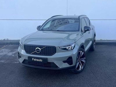 Usado Volvo XC40 163 HP (119 kW) 2025 Verde SUV