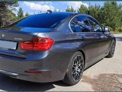 Cinzento Usado 2012 BMW 328 Sedan | € 18.000