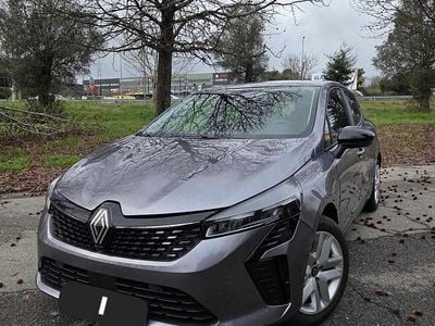 Usado Renault Clio V 90 HP (66 kW) 2025 Cinzento