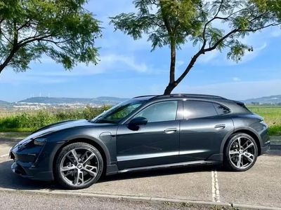 Cinza escuro Usado 2023 Porsche Taycan Cross Turismo Sedan | € 106.480