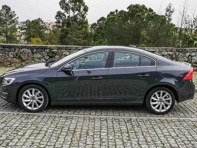 Cinzento Usado 2015 Volvo S60 Sedan | € 16.250