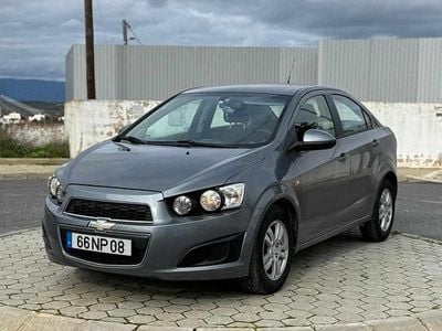 Cinzento Usado 2013 Chevrolet Aveo Sedan | € 6.100