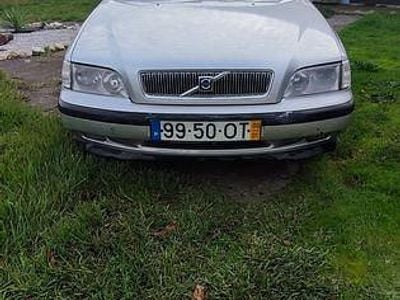 Usado 2000 Volvo V40 Sedan | € 1.500