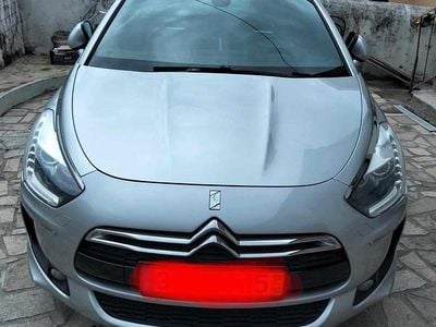 Usado Citroën DS5 200 HP (147 kW) 2013 Cinzento Citadino