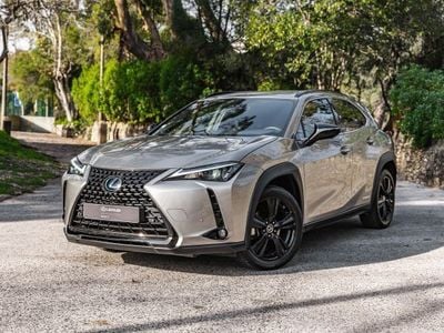 Cinzento Usado 2023 Lexus UX SUV | € 48.000