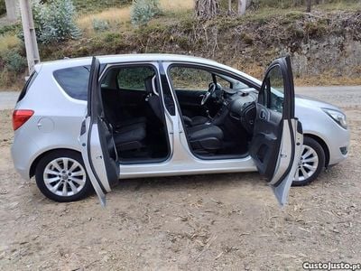 Cinza Usado 2015 Opel Meriva Monovolume | € 8.500 (Preço justo)