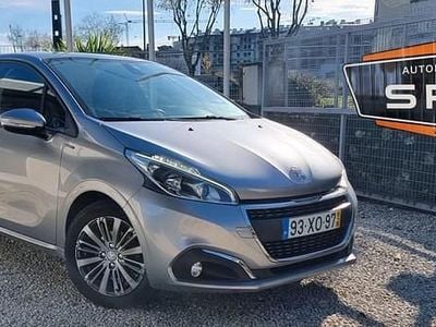 Usado Peugeot 208 Signature Sky 100 HP (73 kW) 2019 Cinza Citadino