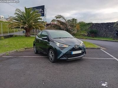 Cinza Usado 2021 Toyota Aygo X-play Citadino | € 13.900 (Preço elevado)
