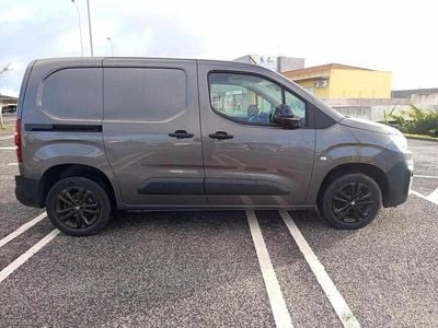 Cinza Usado 2023 Citroën Berlingo Shine Monovolume | € 18.450 (Preço justo)