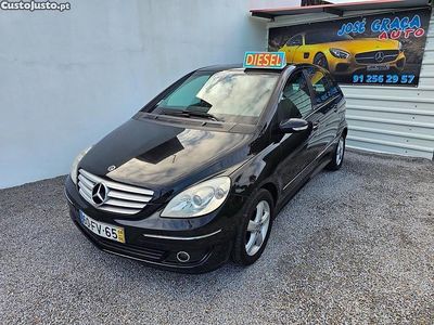 Usado Mercedes B200 140 HP (102 kW) 2008 Preto Monovolume