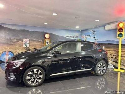 Preto Usado 2022 Renault Clio V Evolution | € 16.250 (Preço justo)