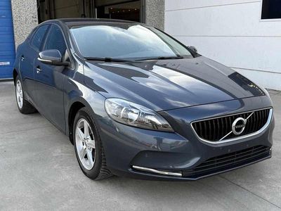 Usado Volvo V40 120 HP (88 kW) 2018 Azul