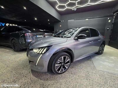 Cinzento Usado 2022 Peugeot e-208 Citadino | € 19.450 (Preço justo)